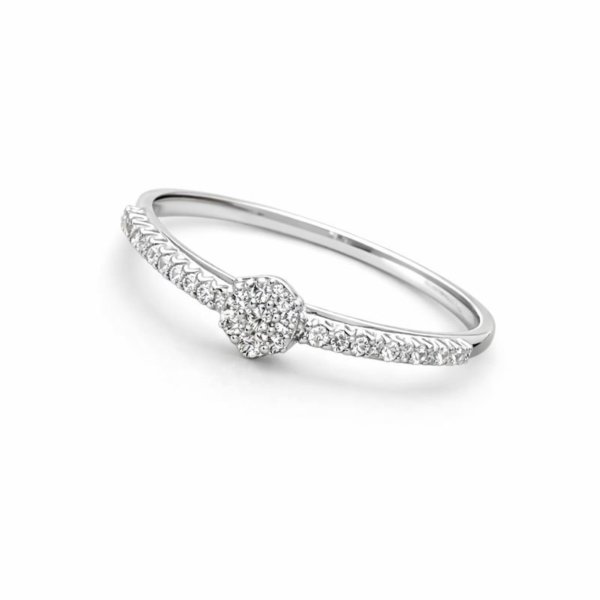 Anel Chuveiro Flor com Pedras Laterais em Ouro Branco